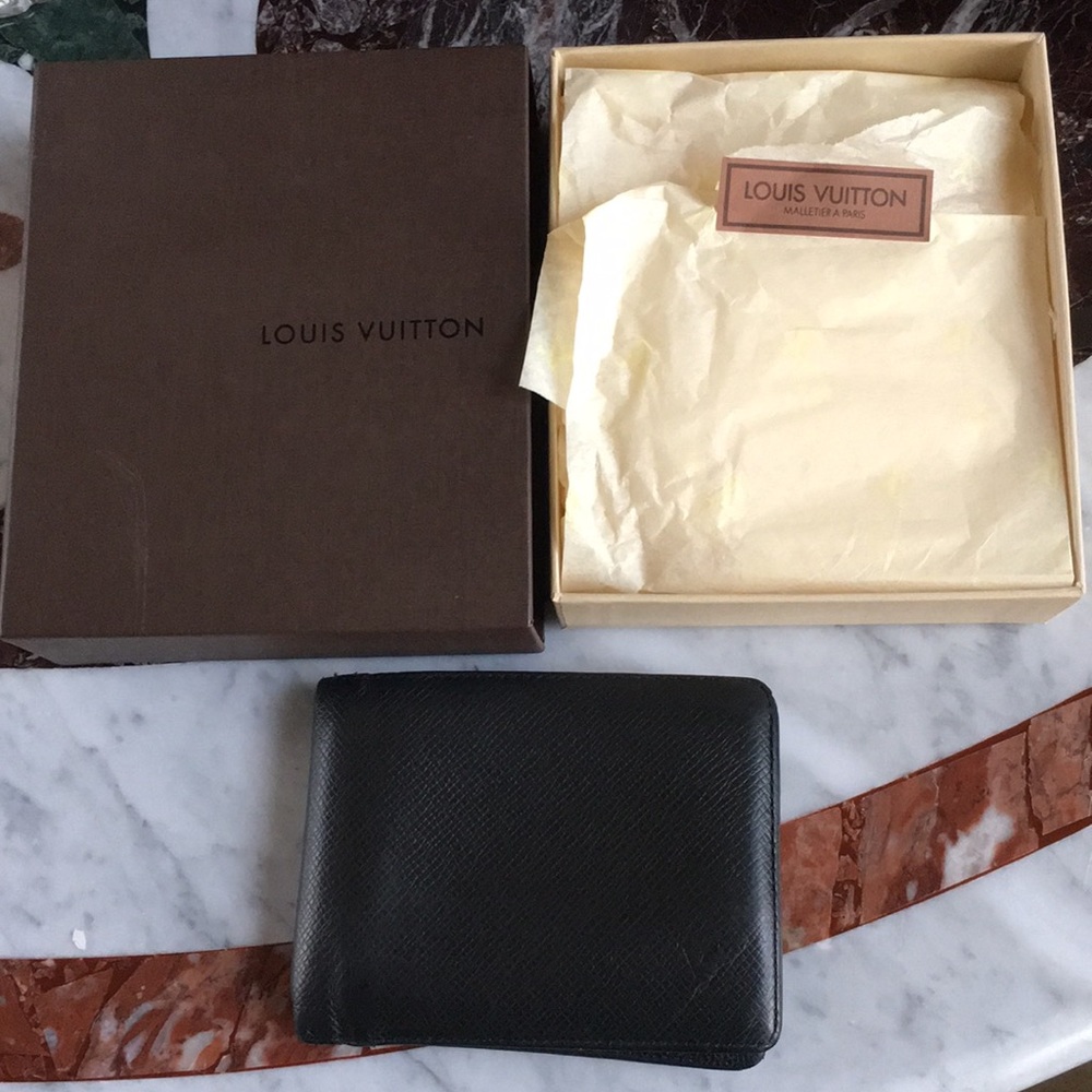 Louis Vuitton Black Taiga Mens Bifold